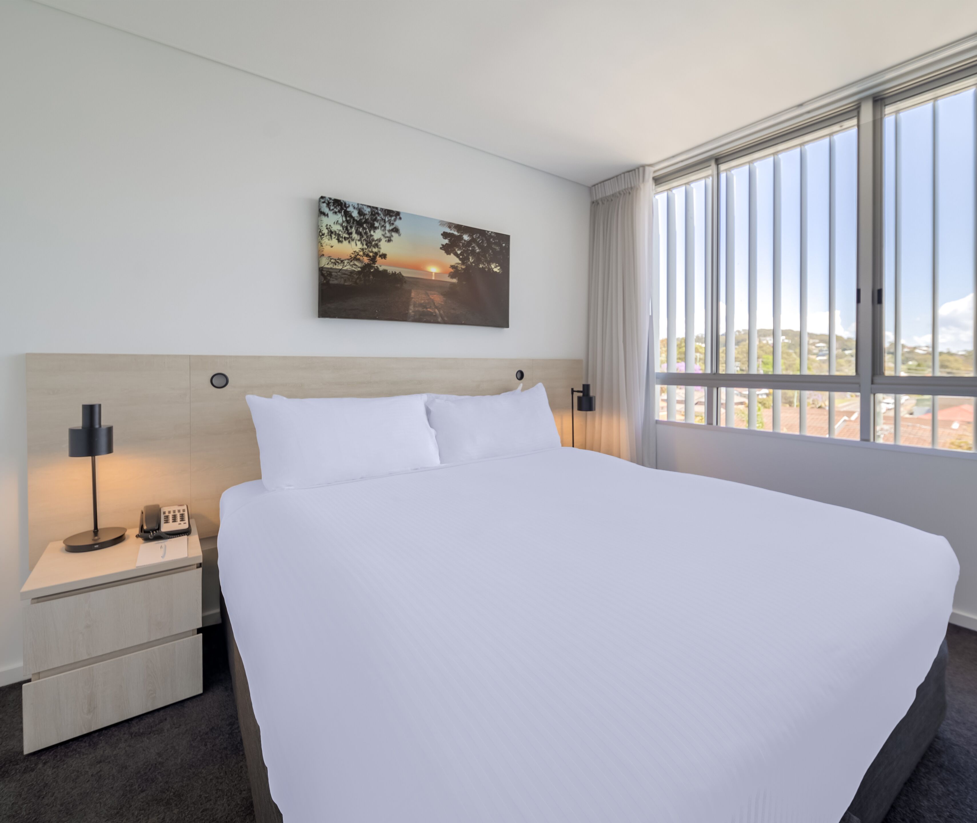 2 bedrooms, desk, laptop workspace, soundproofing