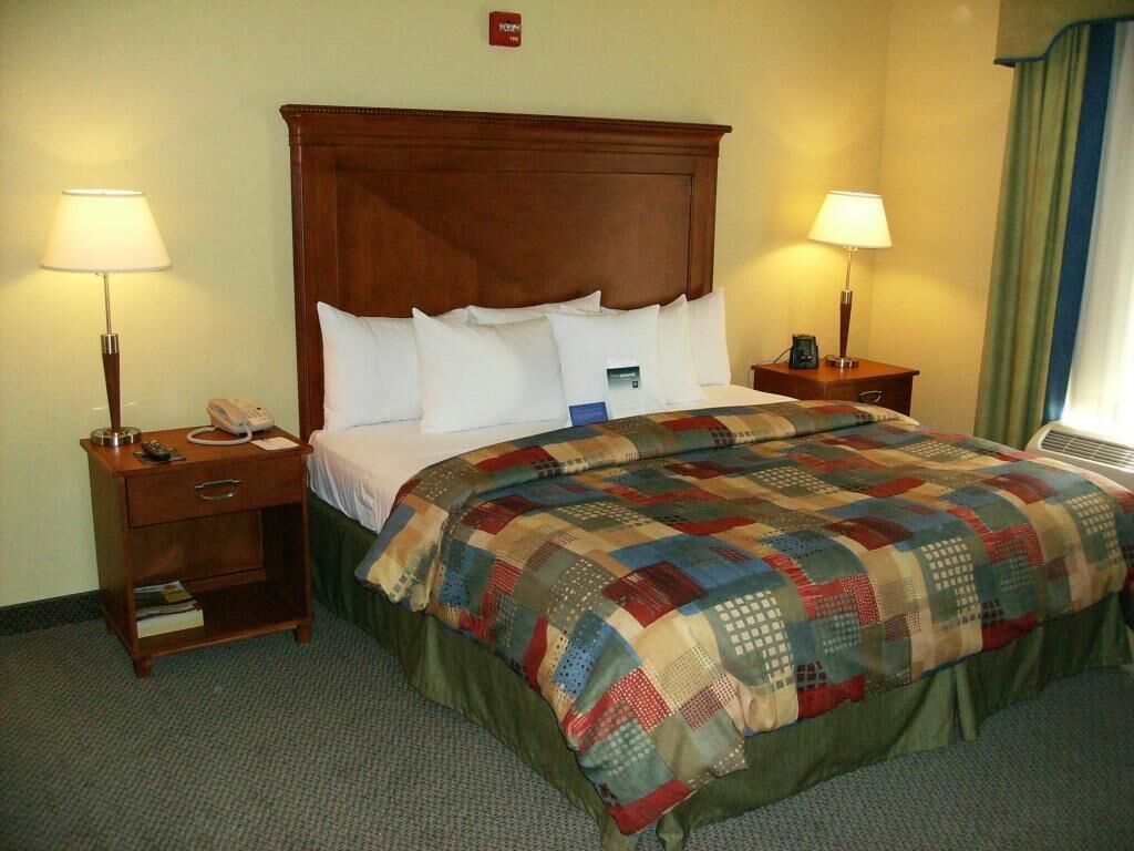 Blackout curtains, iron/ironing board, free cots/infant beds, free WiFi