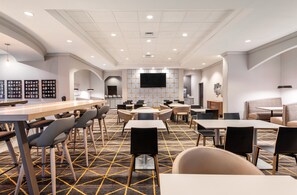 Breakfast and dinner served - Holiday Inn Hotel & Suites Orange Park by IHG (Orange Park)