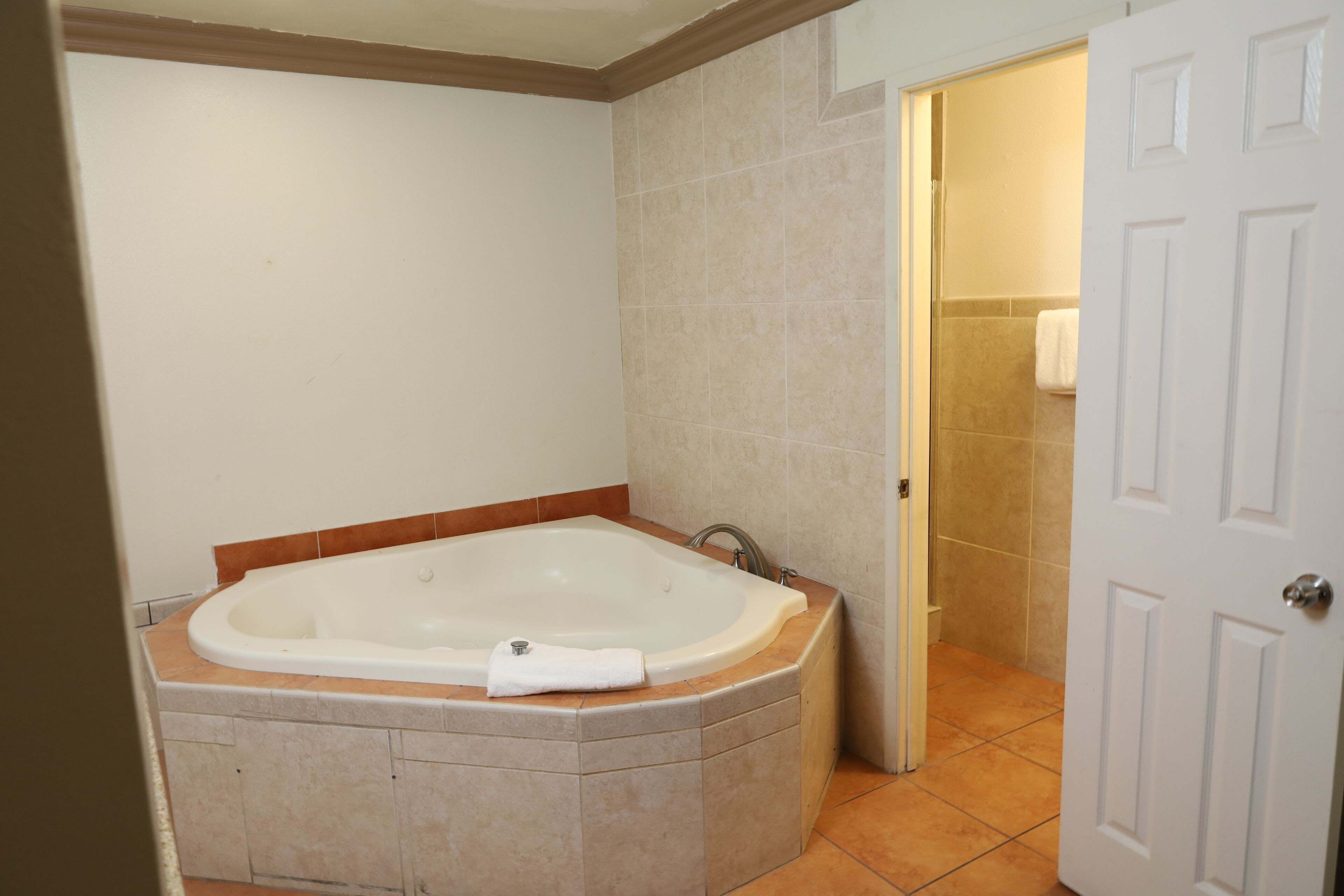 浪漫單人房 | 浴室 | 淋浴/浴缸二合一、免費盥洗用品、吹風機、毛巾