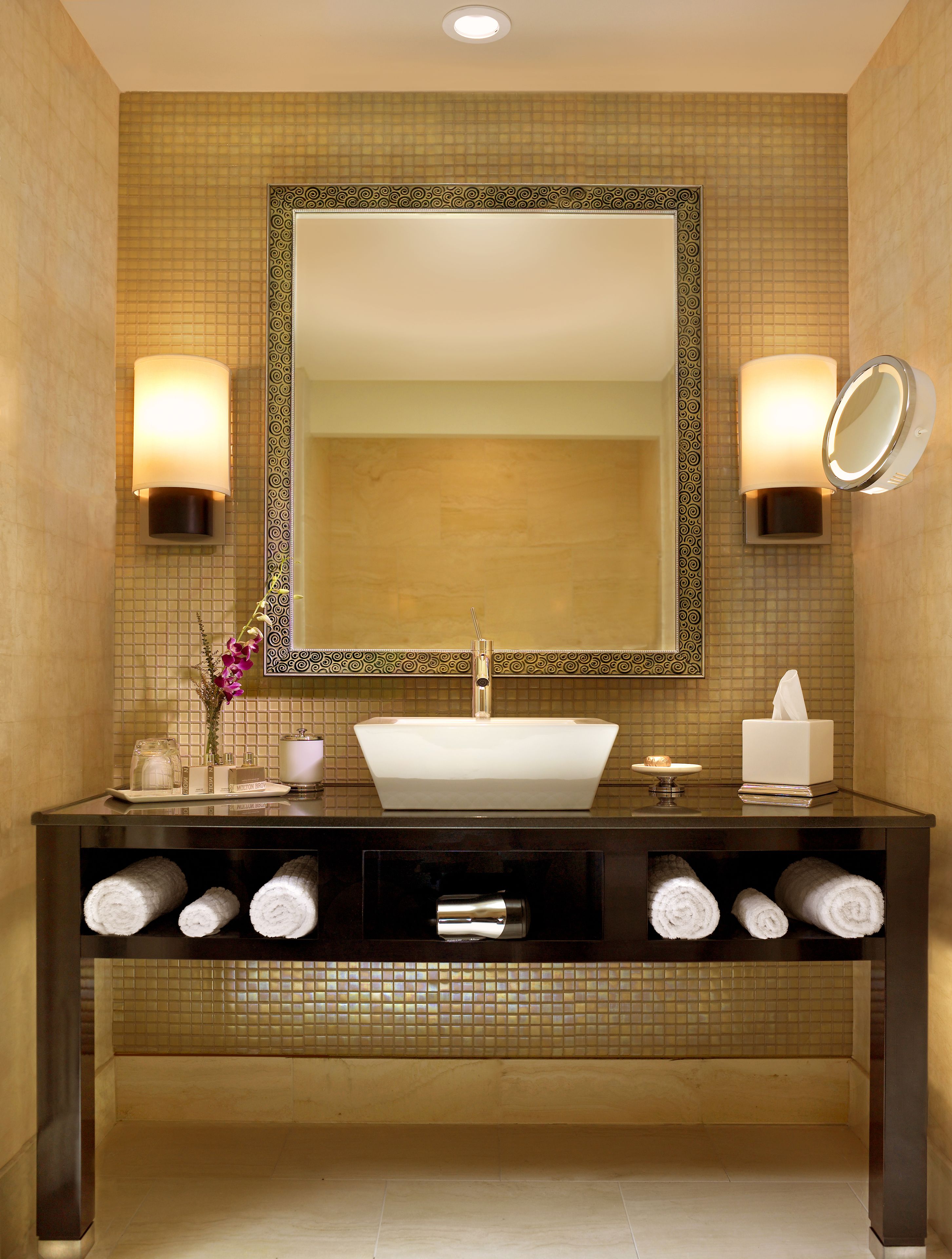 Literie de qualité supérieure, coffres-forts dans les chambres, bureau