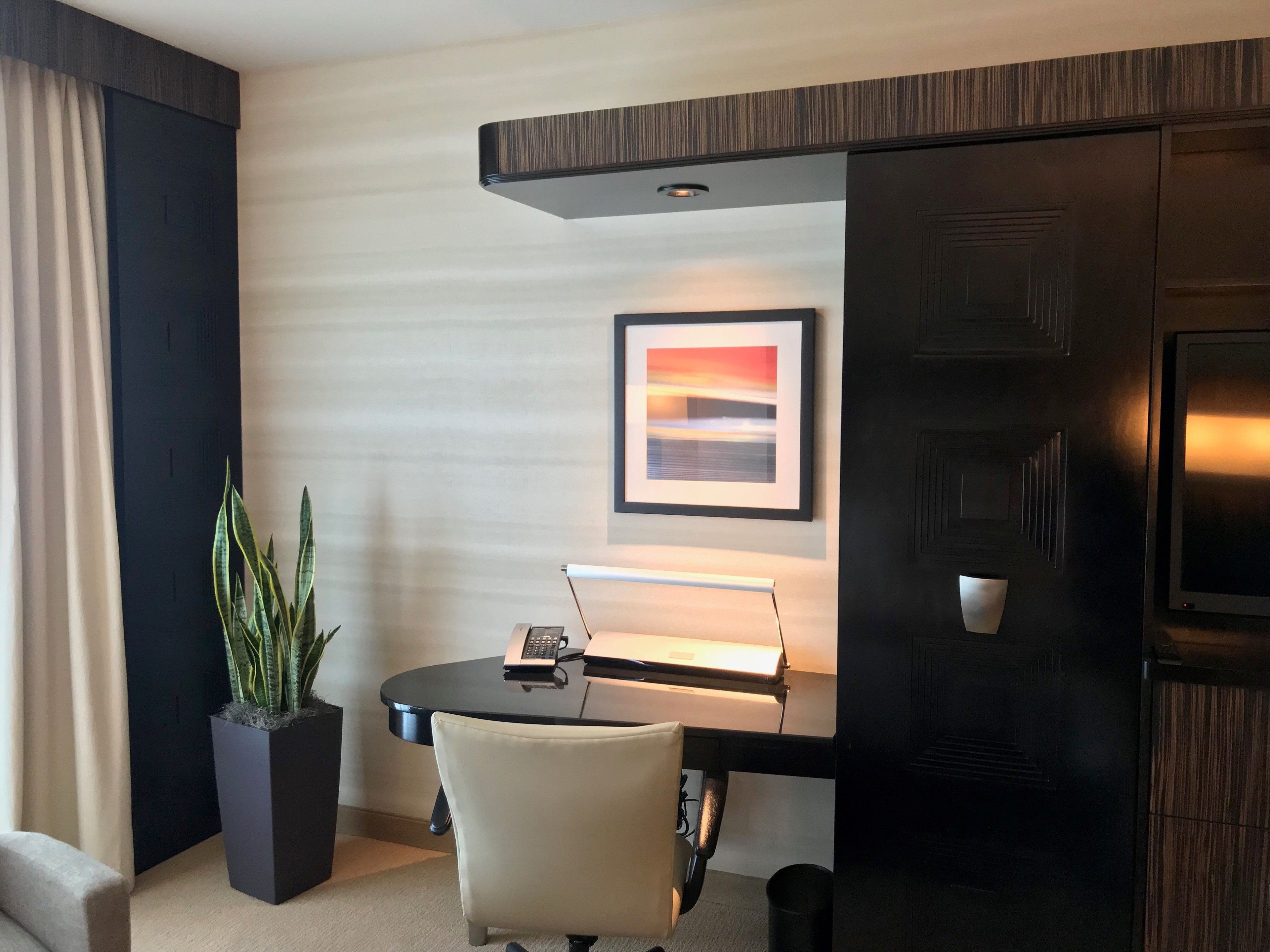 premium bedding, in-room safe, desk, laptop workspace