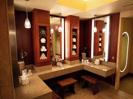 Salas de tratamientos para parejas, sauna, bañera de hidromasaje 