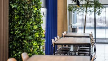 Päivittäinen buffetaamiainen (209 DKK per henkilö)