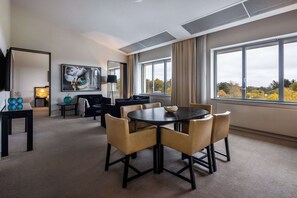 Suite (Master) | Ropa de cama hipoalergénica, caja fuerte, escritorio