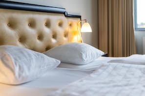 Literie hypoallergénique, coffres-forts dans les chambres, bureau