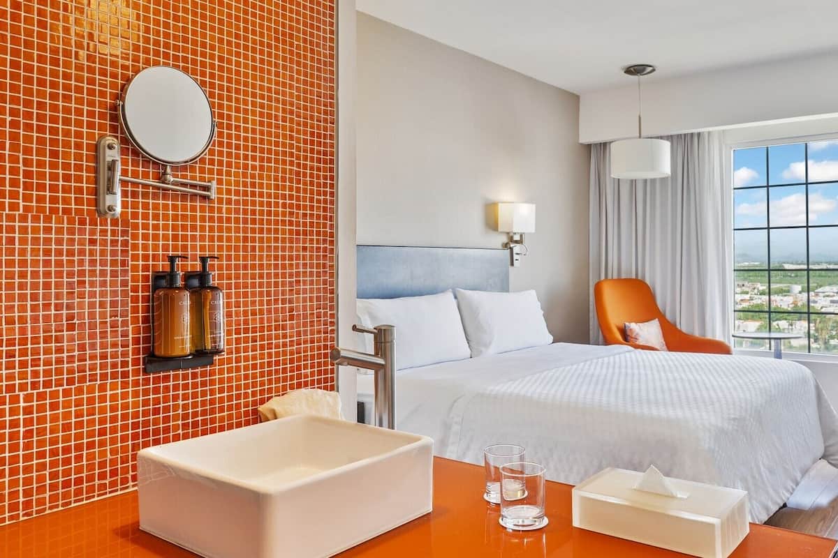 Deluxe Room, 1 King Bed | In-room safe, desk, iron/ironing board, WiFi (free)