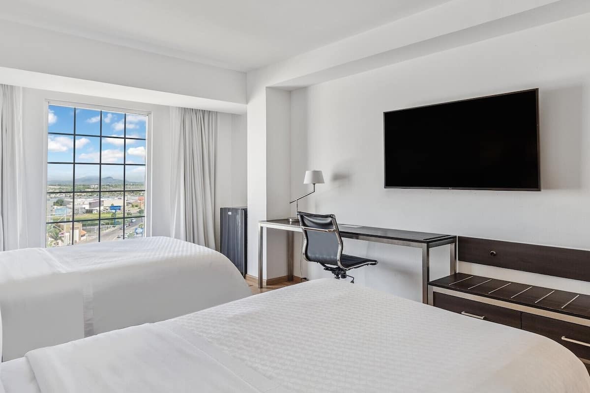 Superior Double Room | In-room safe, desk, iron/ironing board, WiFi (free)