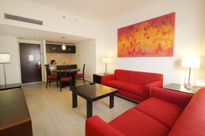 In-room safe, desk, iron/ironing board, free WiFi - Fiesta Inn Express Ciudad Obregón (Cajeme)