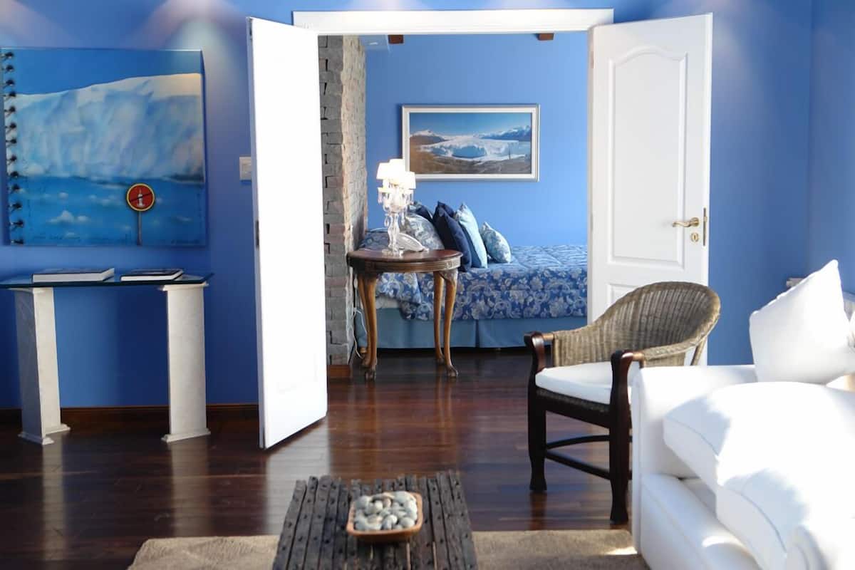 Suite, 1 King Bed (Master) | Premium bedding, down comforters, in-room safe, individually decorated