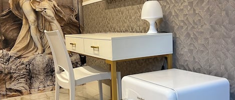 Minibar, soundproofing, free WiFi, bed sheets