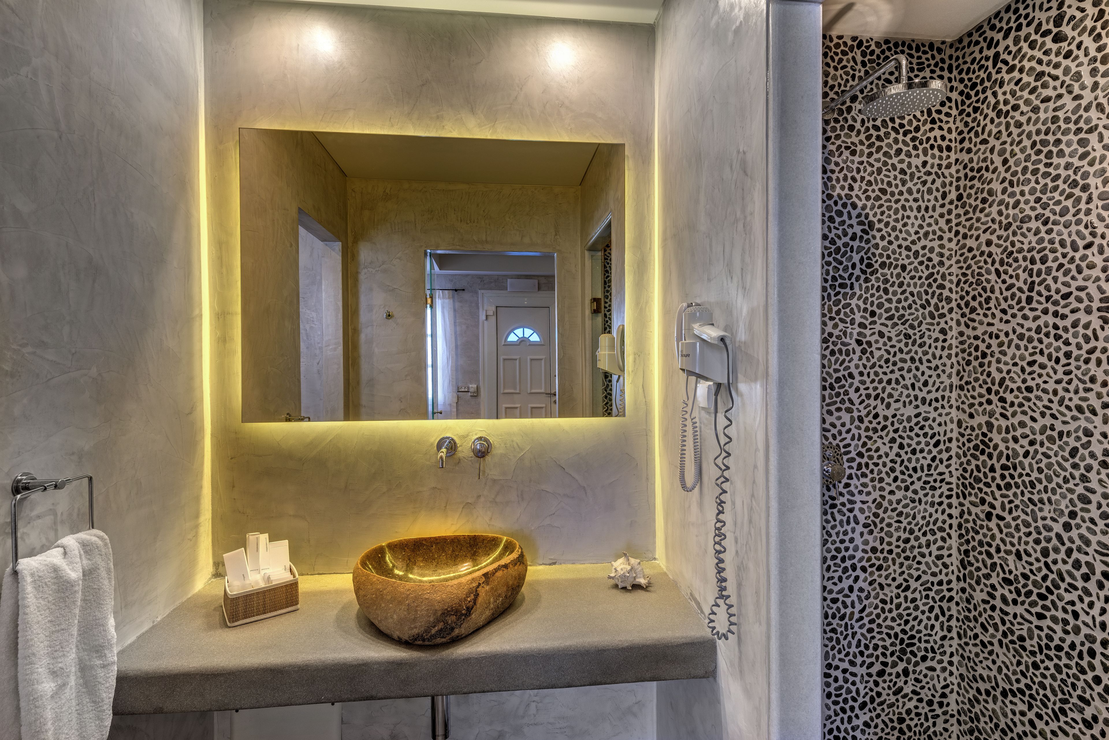suite, pool view | bathroom | free toiletries, hair dryer, bathrobes, slippers