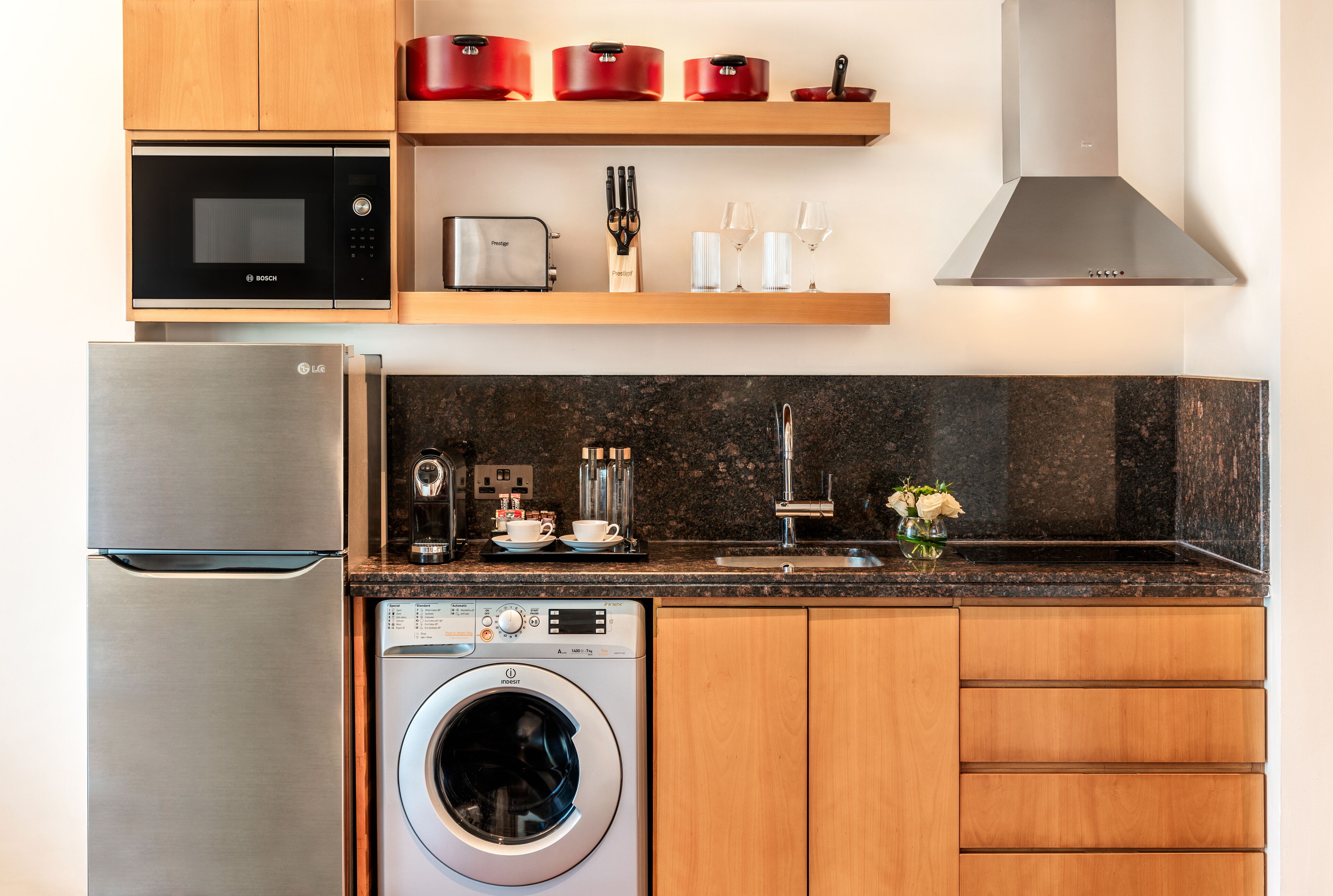 suite, 1 bedroom (fully furnished) | private kitchen | coffee/tea maker, electric kettle