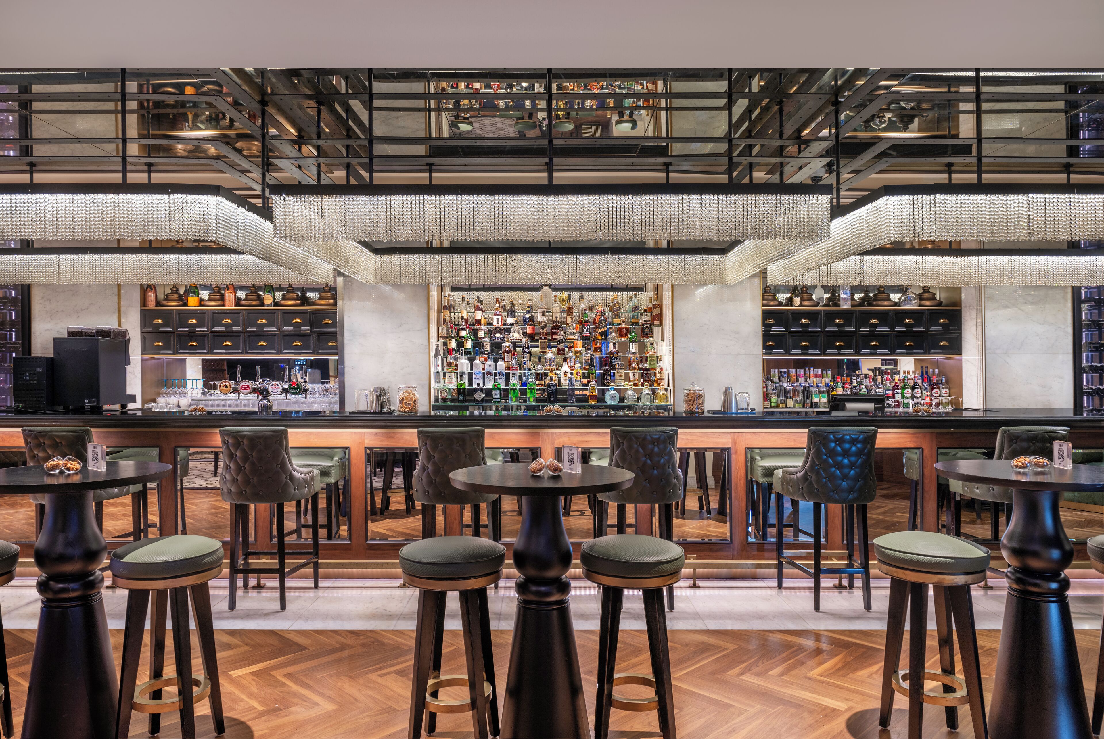 4 bars/lounges, sports bar