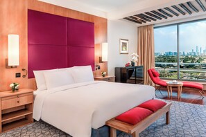 スイート 1 ベッドルーム (Fully Furnished) | 1 室のベッドルーム、高級寝具、羽毛の掛け布団、セレクト コンフォート製ベッド