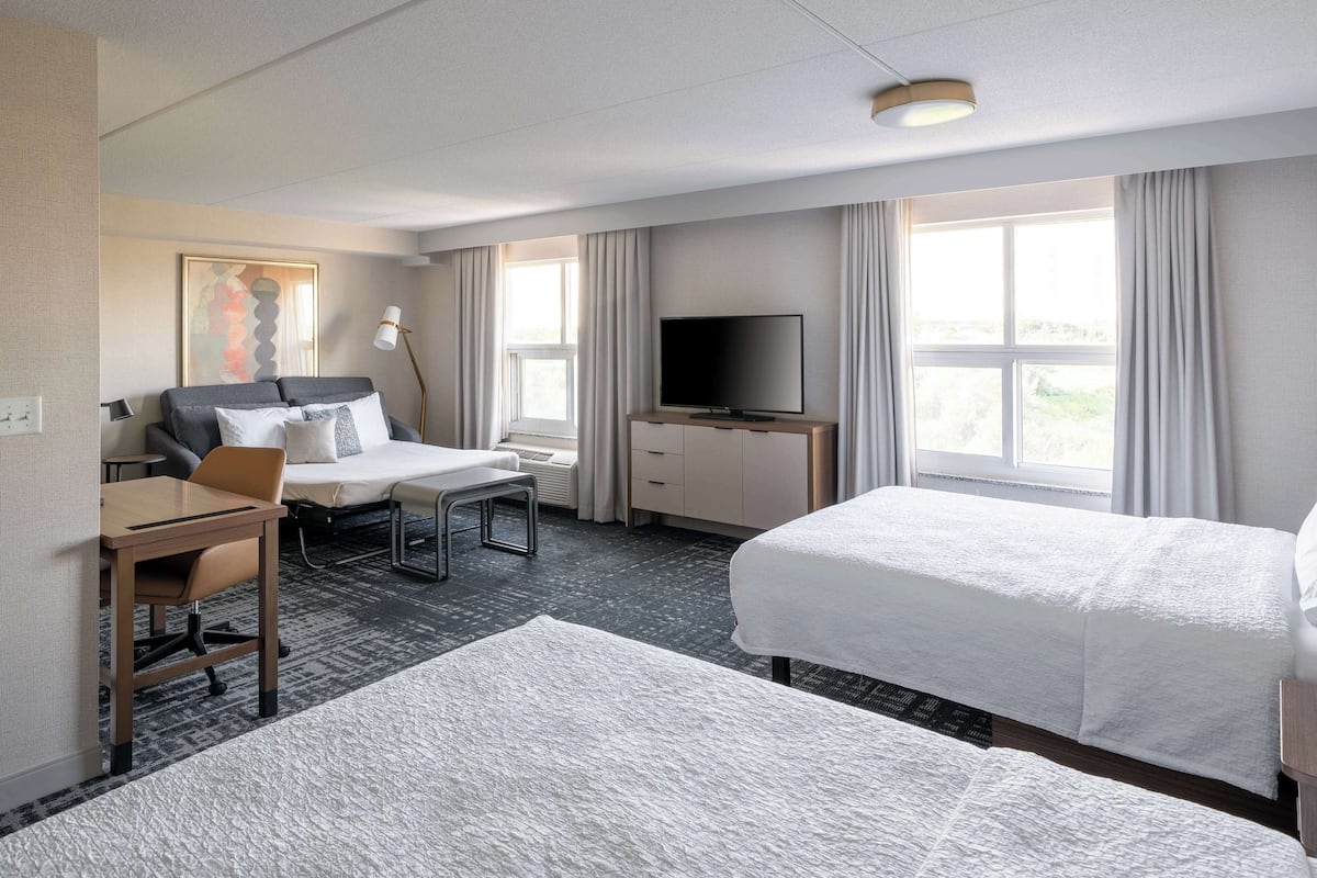 studio suite, 2 queen beds | hypo-allergenic bedding, in-room safe, iron/ironing board
