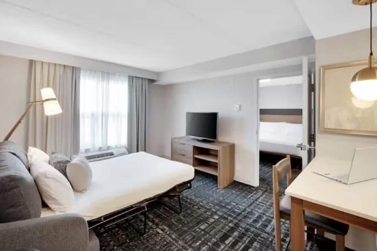 Hypo-allergenic bedding, in-room safe, iron/ironing board