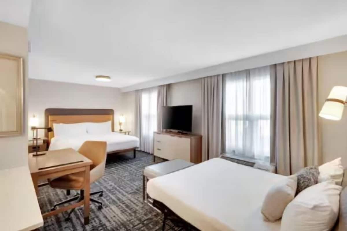 Hypo-allergenic bedding, in-room safe, iron/ironing board