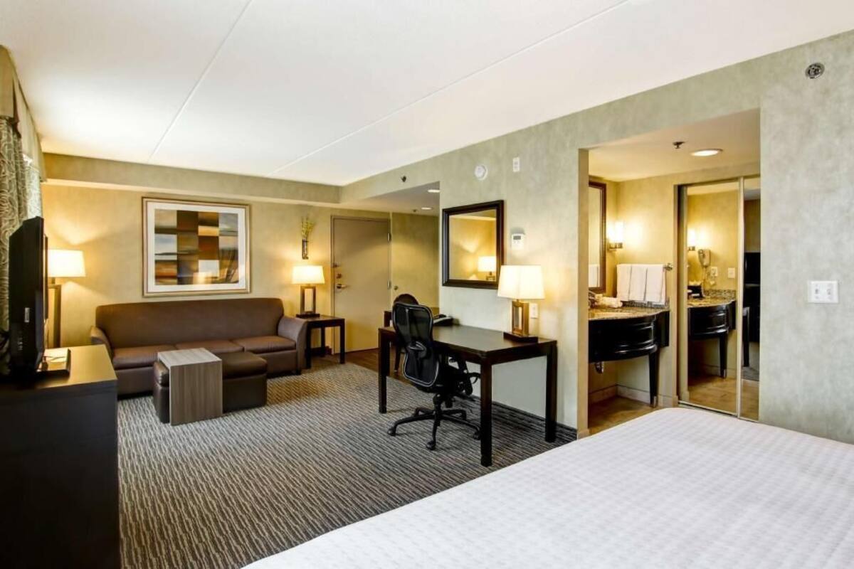 Hypo-allergenic bedding, in-room safe, iron/ironing board