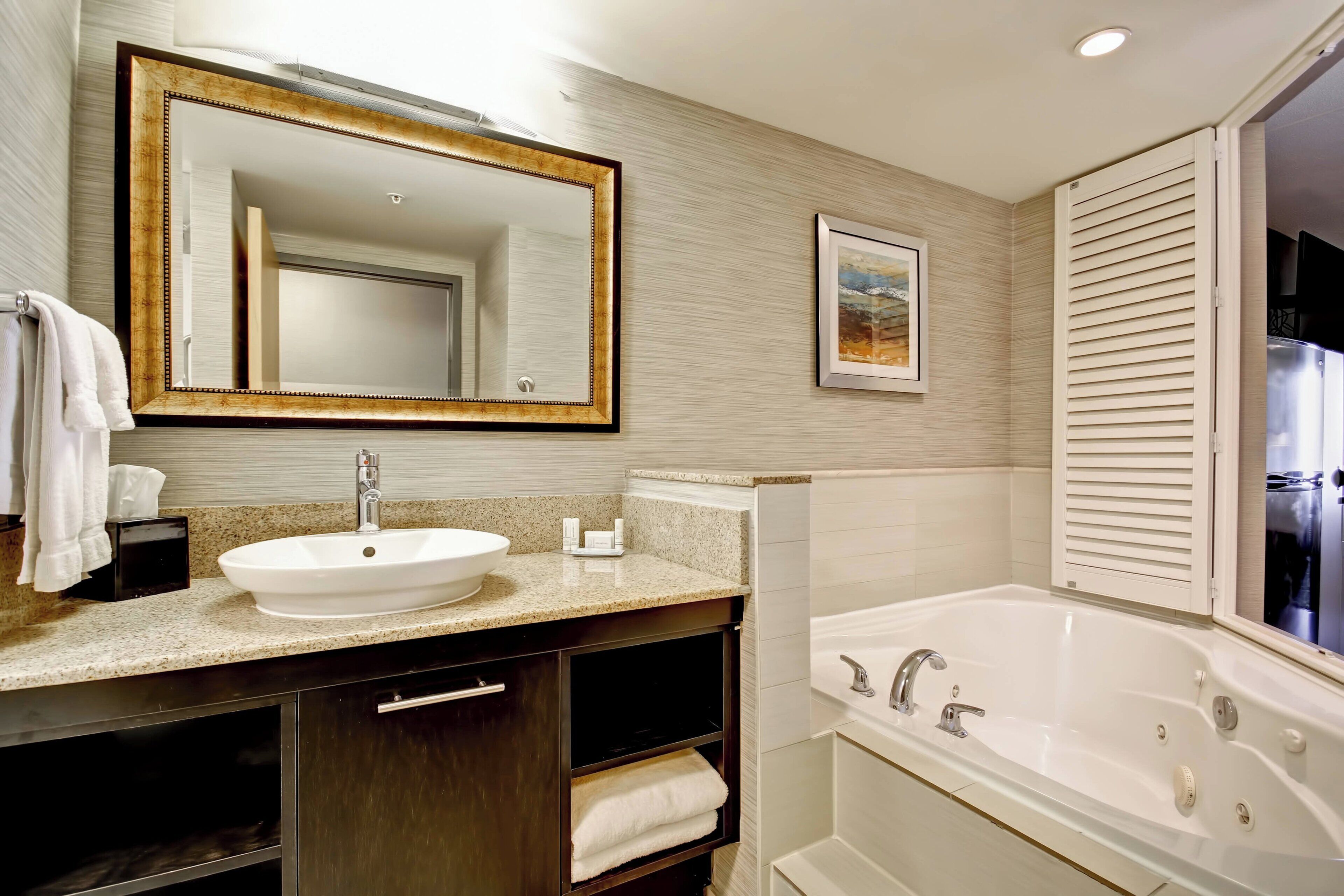 suite, 1 bedroom | bathroom | free toiletries, hair dryer, towels