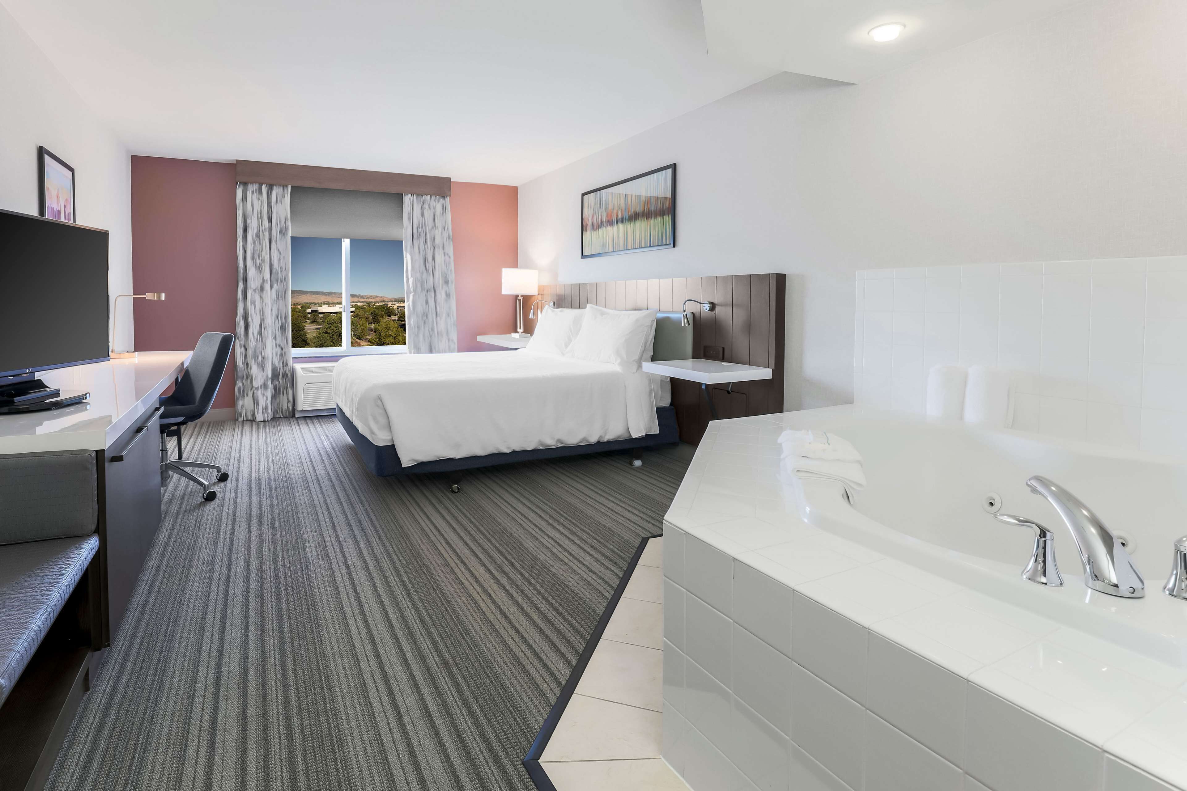 King Room, Jetted Tub | Bathroom | Combined shower/tub, free toiletries, hair dryer, towels