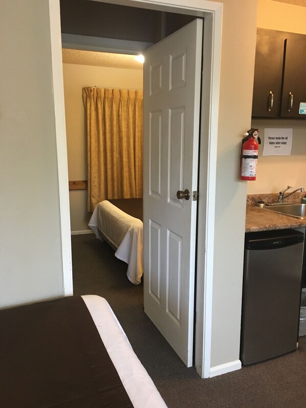 家庭客房, 1 間臥室, 非吸煙房, 小廚 | 高級寢具、羽絨被、特厚豪華床墊、遮光窗簾/窗簾