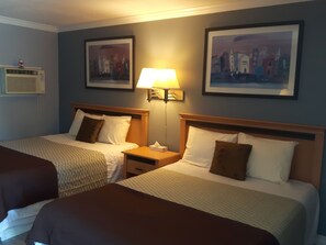 Bedroom, 2 Queen Beds - Free WiFi - Fuller Lake Motel (Chemainus)