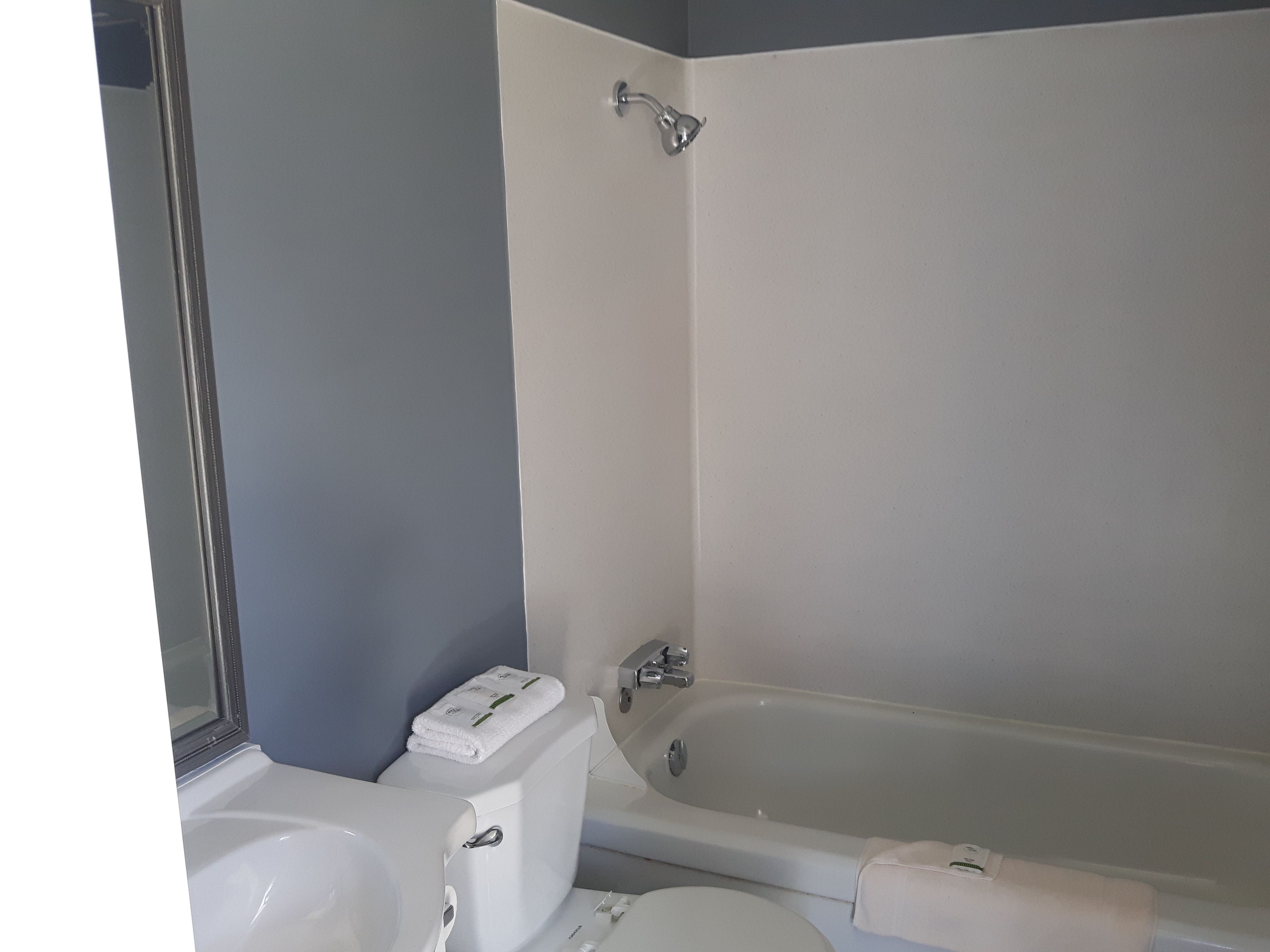 A bathroom with a toilet, sink, and bathtub.