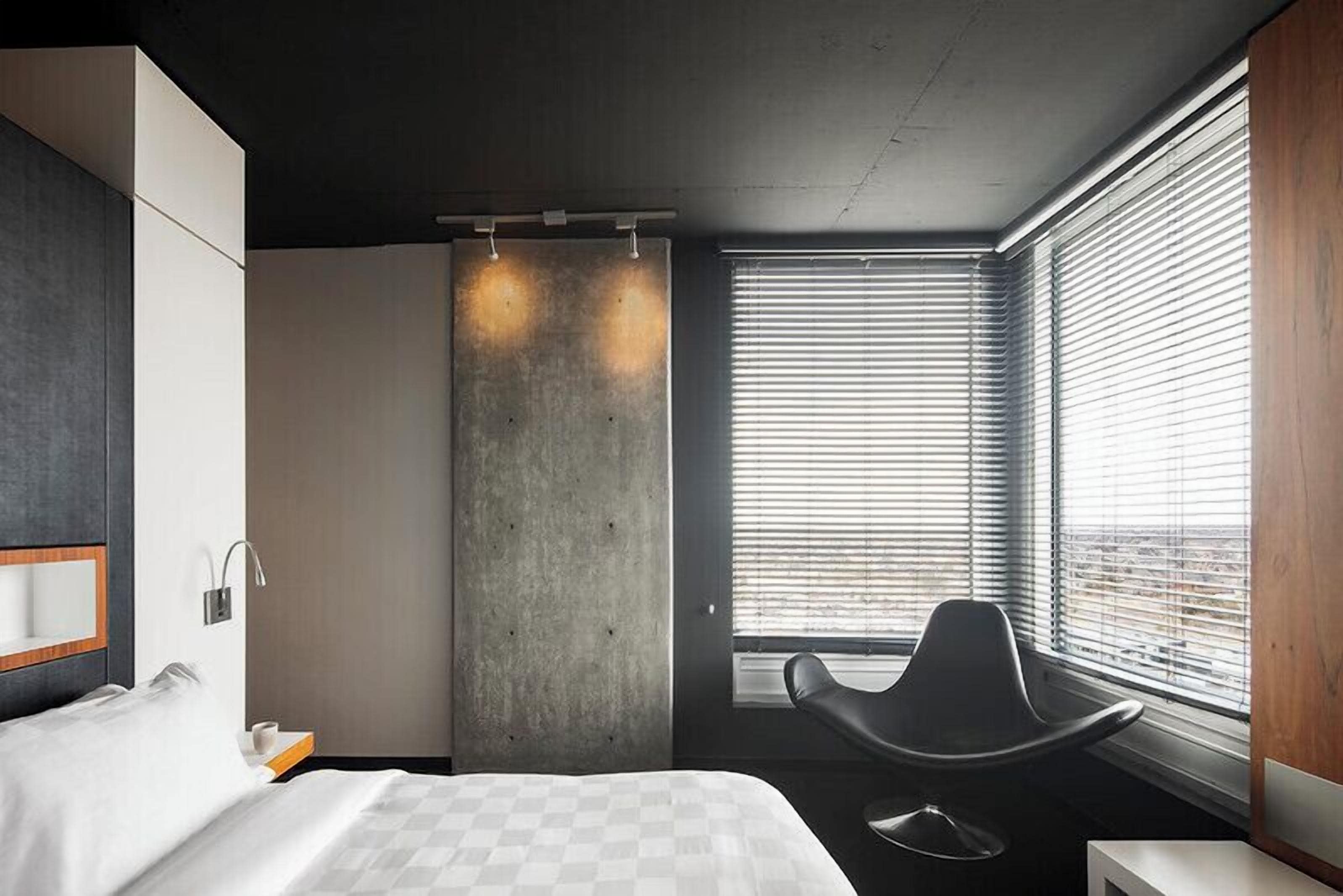 1 bedroom, Egyptian cotton sheets, premium bedding, down duvets