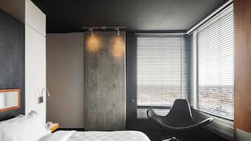 1 bedroom, Egyptian cotton sheets, premium bedding, down duvets