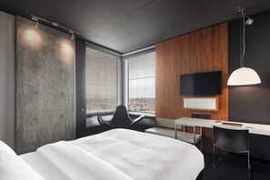 Room, 1 Queen Bed | 1 bedroom, Egyptian cotton sheets, premium bedding, down duvets - Hôtel Alt Quartier DIX30 (Brossard)
