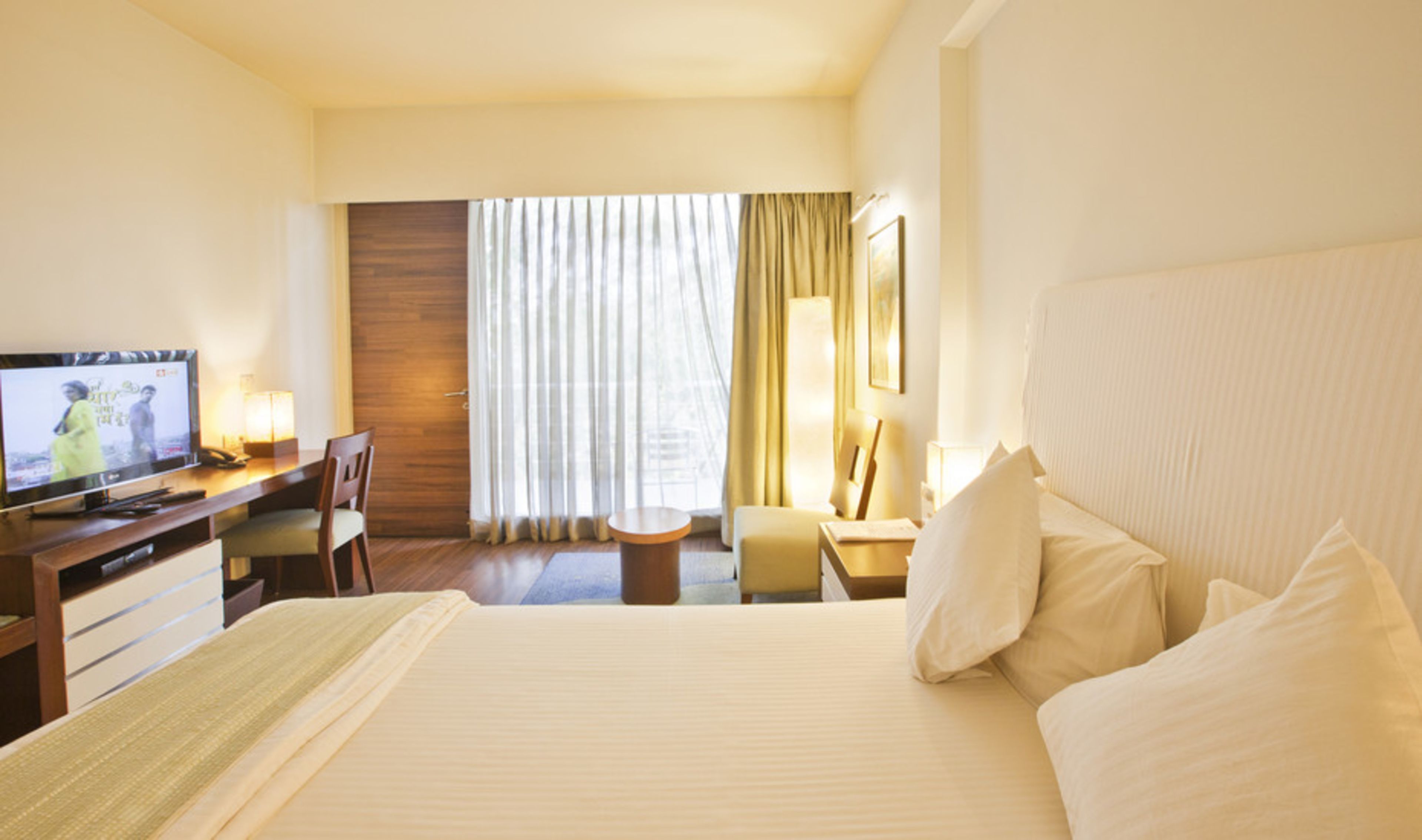 Phòng đơn Deluxe | Bộ đồ giường cao cấp, minibar, két bảo mật tại phòng, bàn 