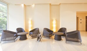 Siddeområde i lobbyen