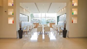 ์์นจ ์์ฌ ์ ๊ณต