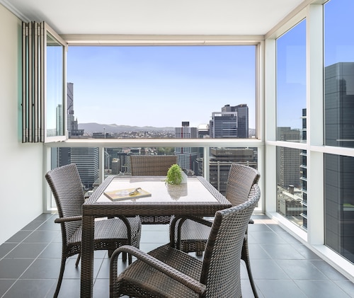 Oaks Brisbane Festival Suites