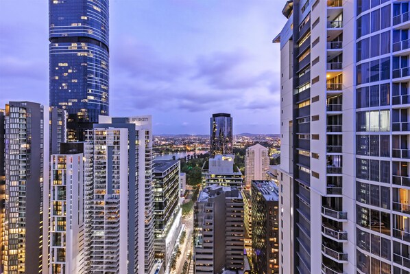 A high-rise building with multiple floors, large windows, and a modern architectural design. - Oaks Brisbane Festival Suites (Brisbane)