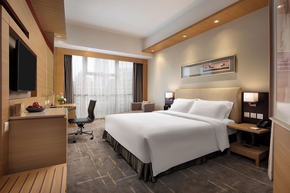 superior room king | 1 bedroom, premium bedding, free minibar items, in-room safe