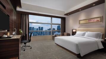 1 bedroom, premium bedding, free minibar items, in-room safe