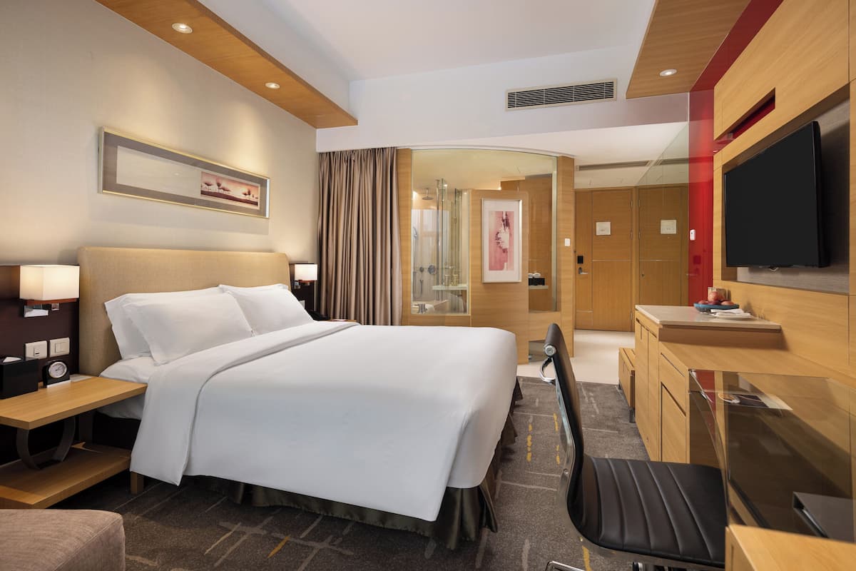 1 bedroom, premium bedding, free minibar items, in-room safe
