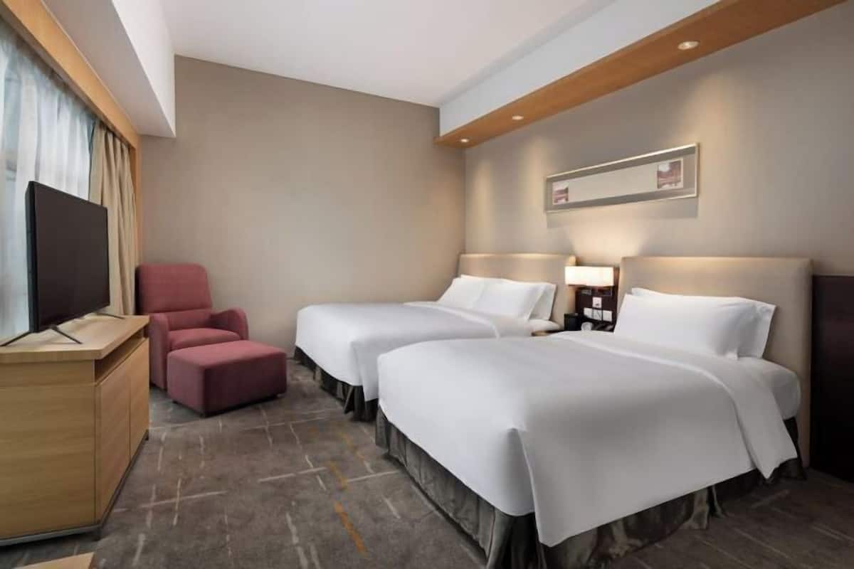 1 bedroom, premium bedding, minibar (some free items), in-room safe