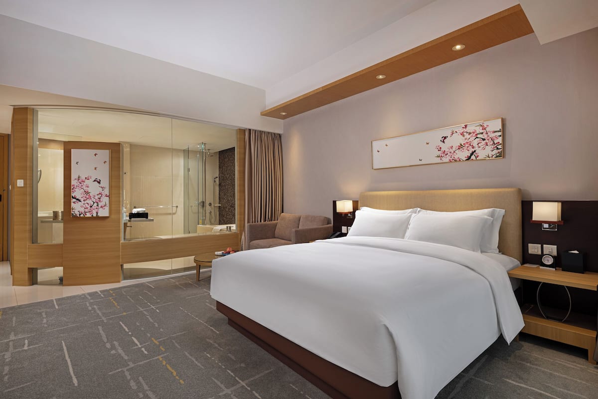 1 bedroom, premium bedding, free minibar items, in-room safe