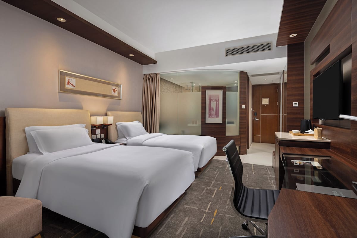 1 bedroom, premium bedding, free minibar items, in-room safe