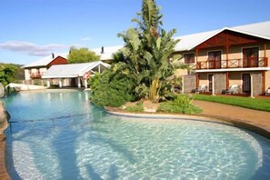 2 outdoor pools