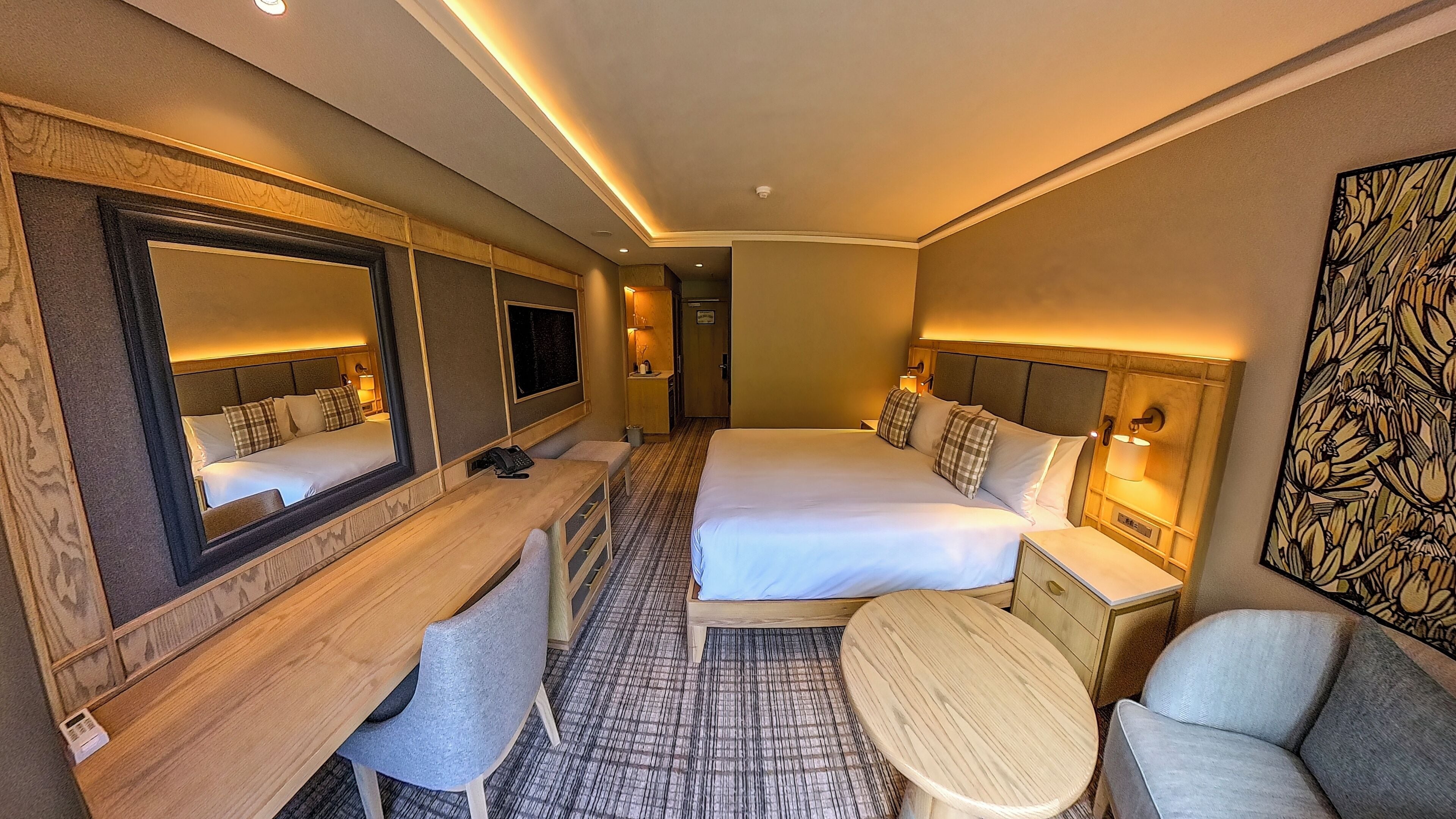 Minibar, in-room safe, desk, iron/ironing board