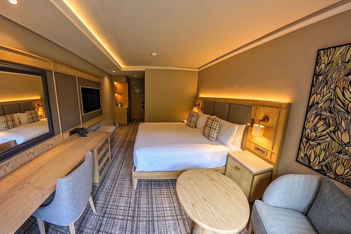 Minibar, in-room safe, desk, iron/ironing board