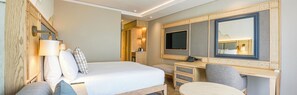 Minibar, in-room safe, desk, iron/ironing board - The Caledon Hotel & Spa (Caledon)