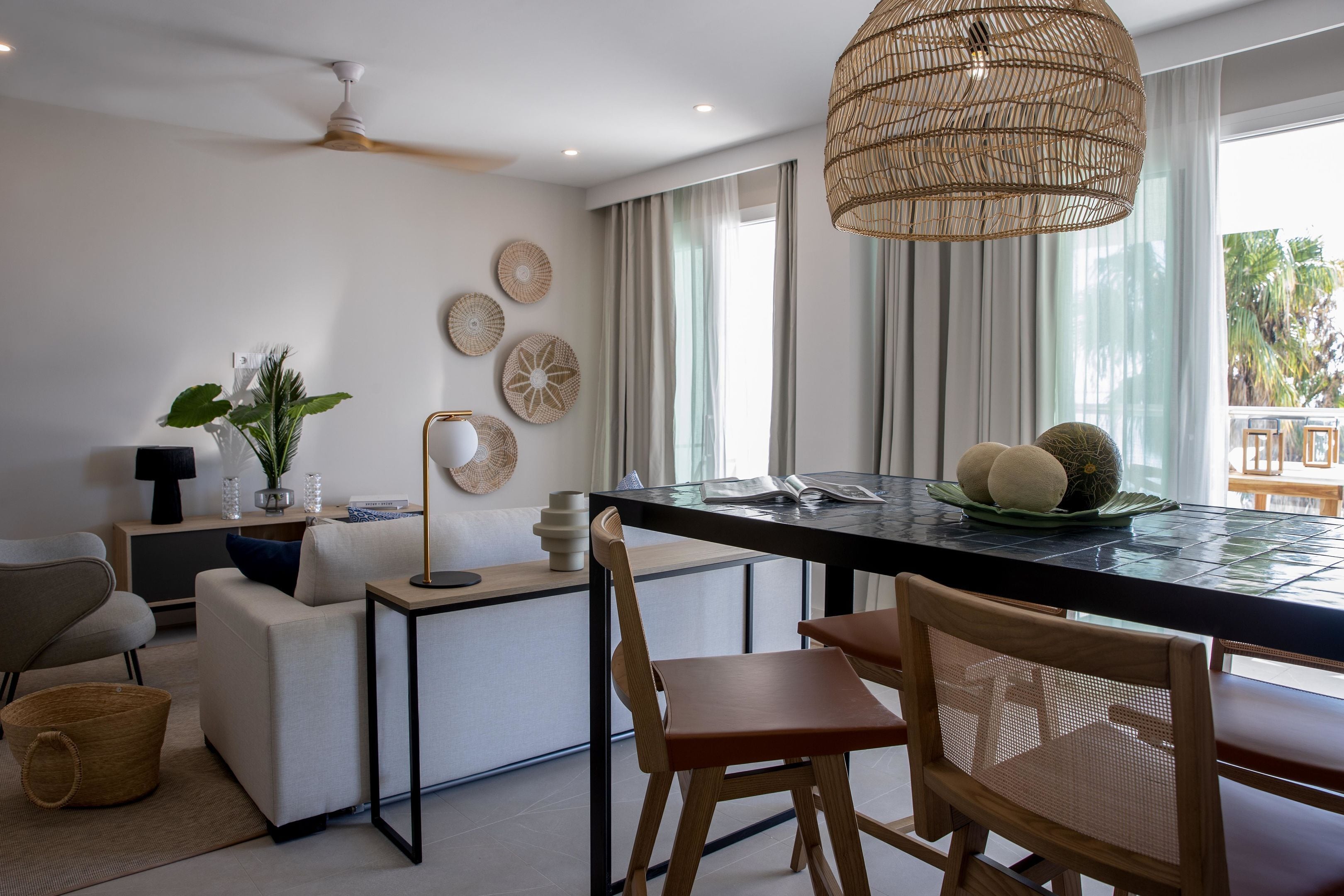Seascape Suite with Private Pool | Dining | 2 restaurants; breakfast, lunch, and dinner served