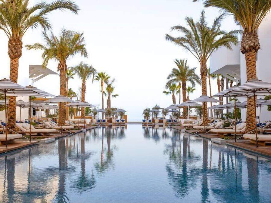 Outdoor pool, pool cabanas (surcharge), pool umbrellas