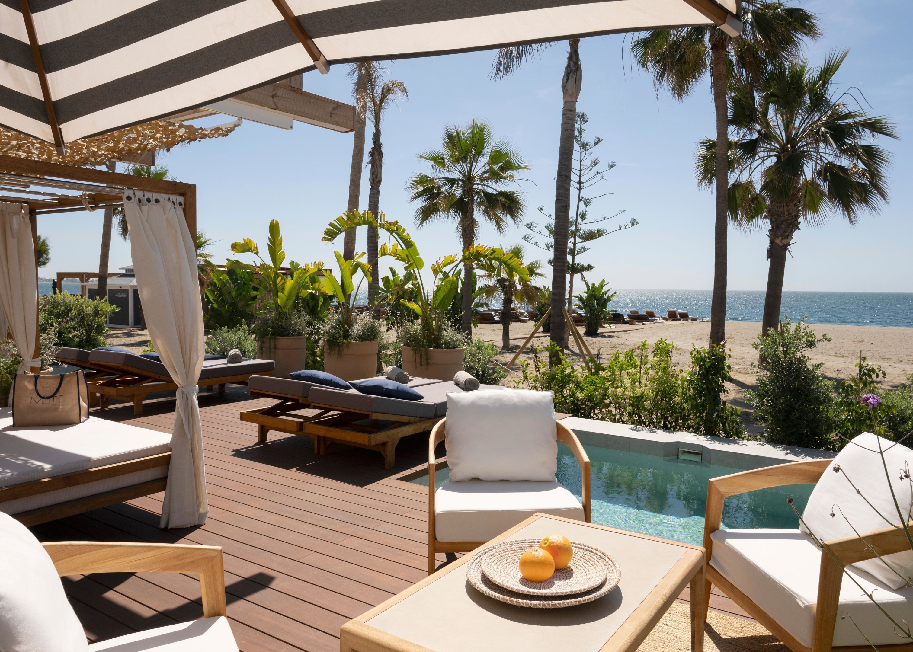 Outdoor pool, pool cabanas (surcharge), pool umbrellas
