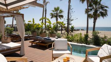 Outdoor pool, pool cabanas (surcharge), pool umbrellas